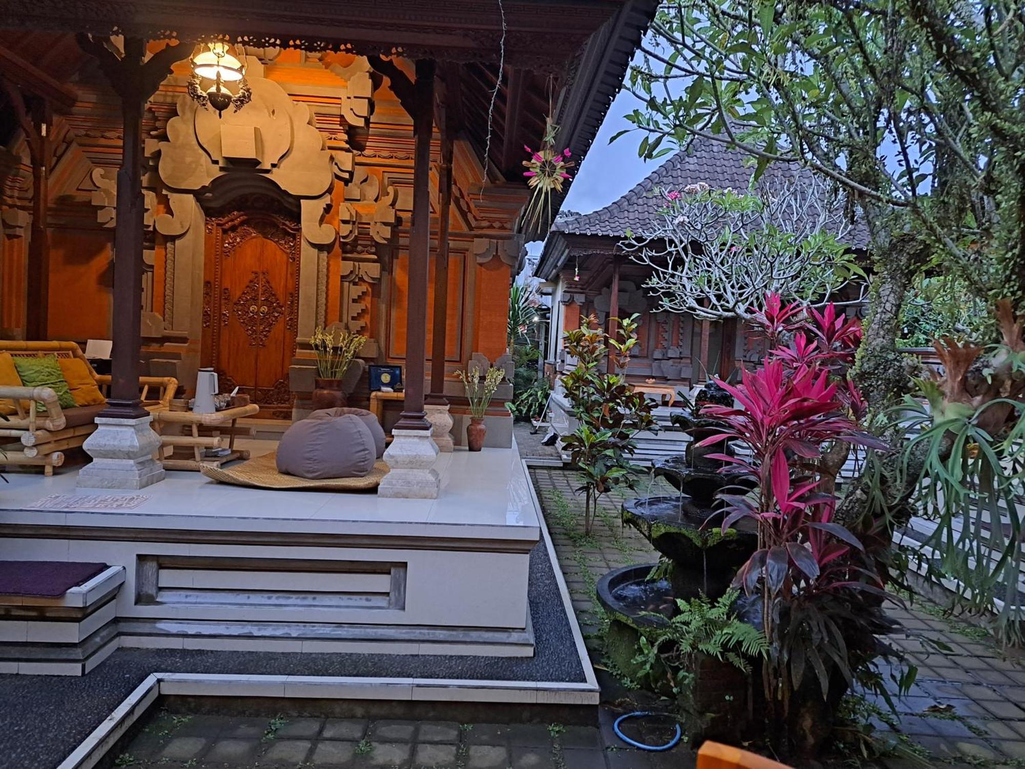 Sahadewa House Hotel Ubud Kültér fotó