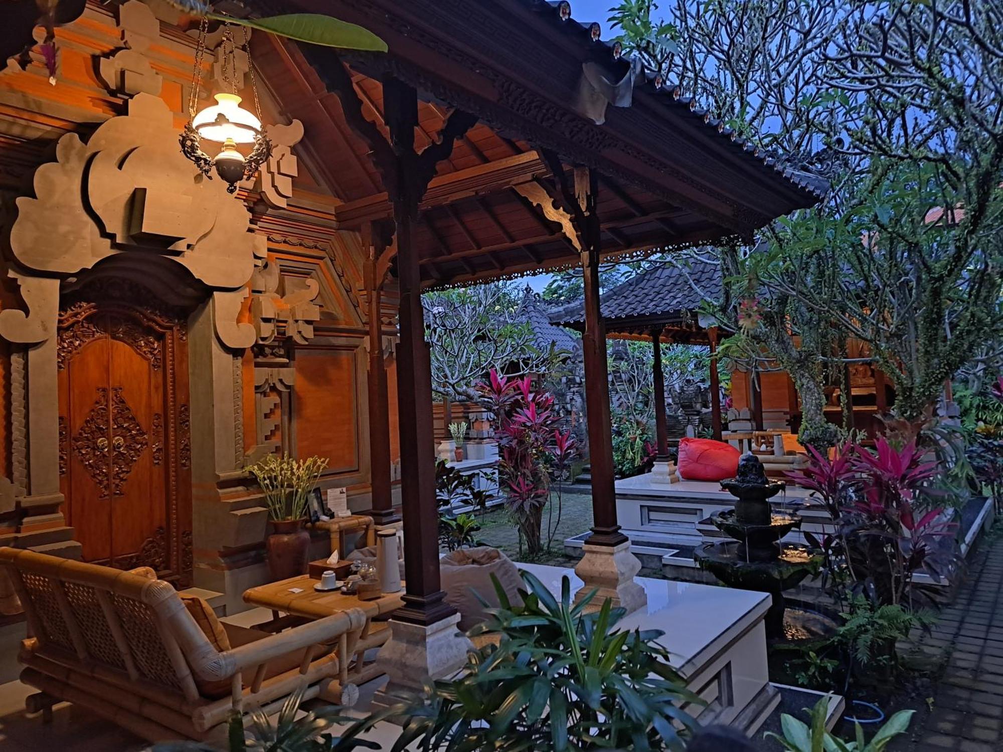 Sahadewa House Hotel Ubud Kültér fotó