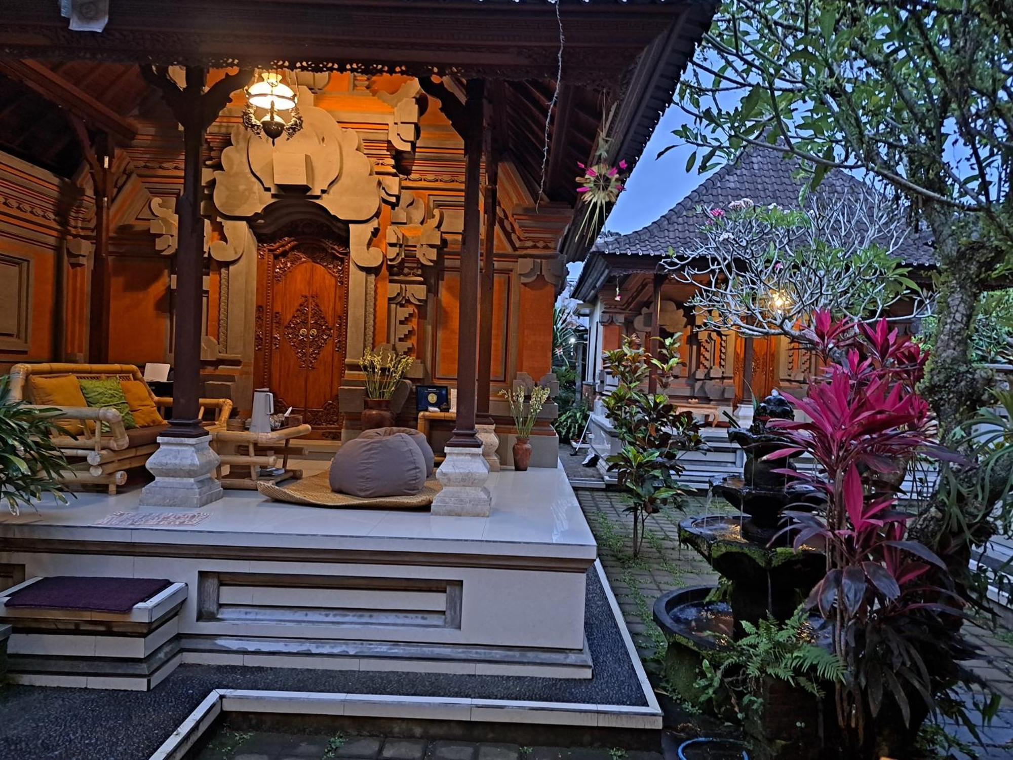 Sahadewa House Hotel Ubud Kültér fotó