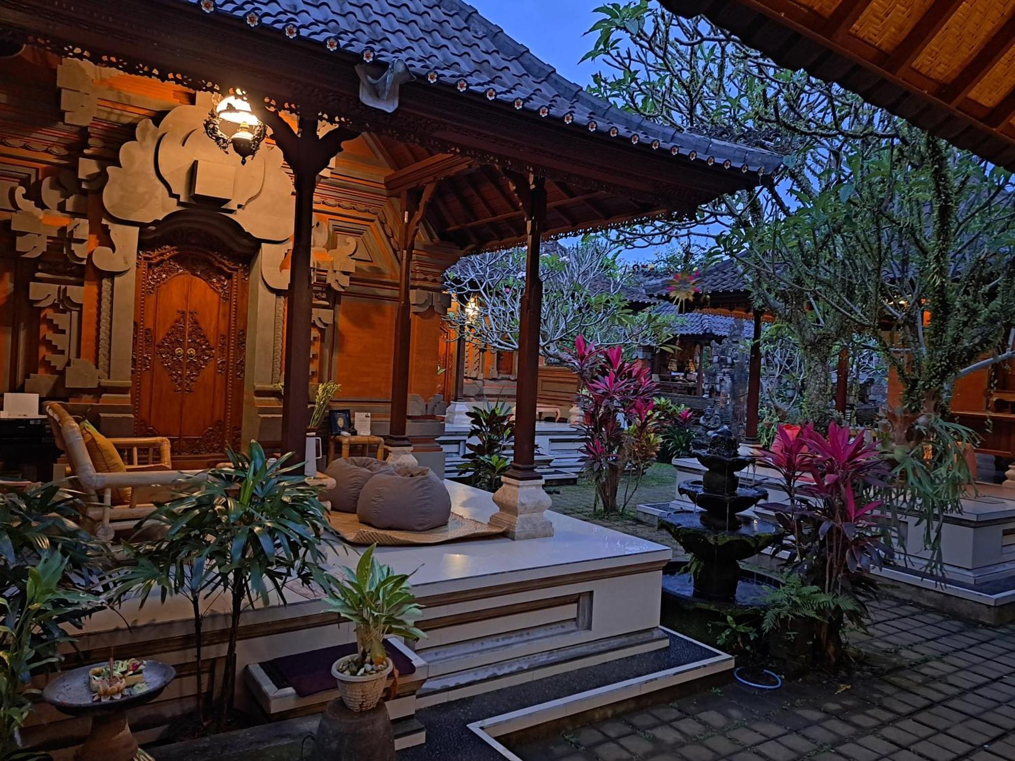 Sahadewa House Hotel Ubud Kültér fotó