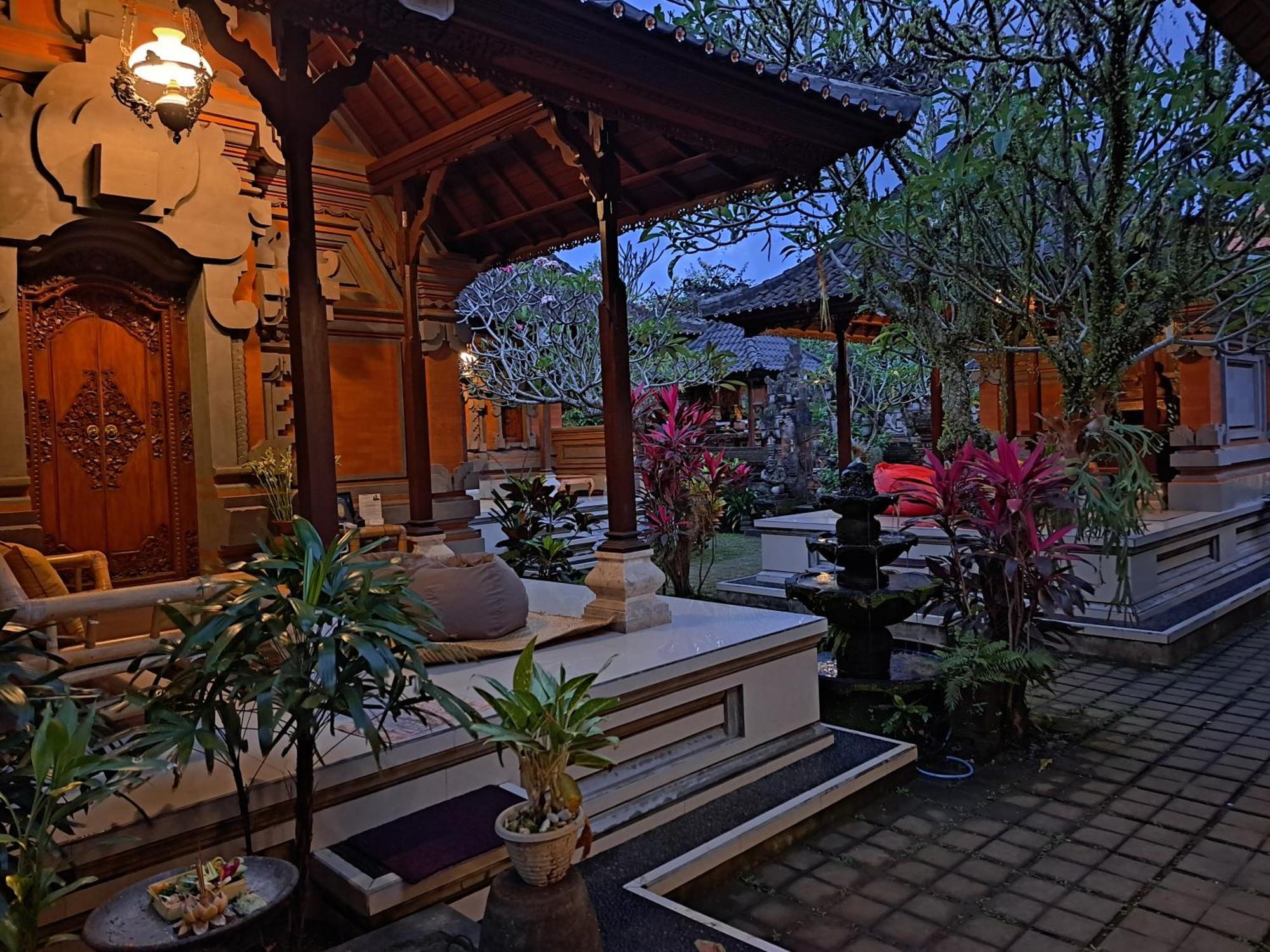 Sahadewa House Hotel Ubud Kültér fotó